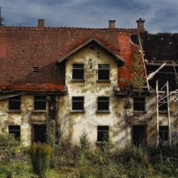 Tip 3 z 20: Hledejte opuštěné nemovitosti